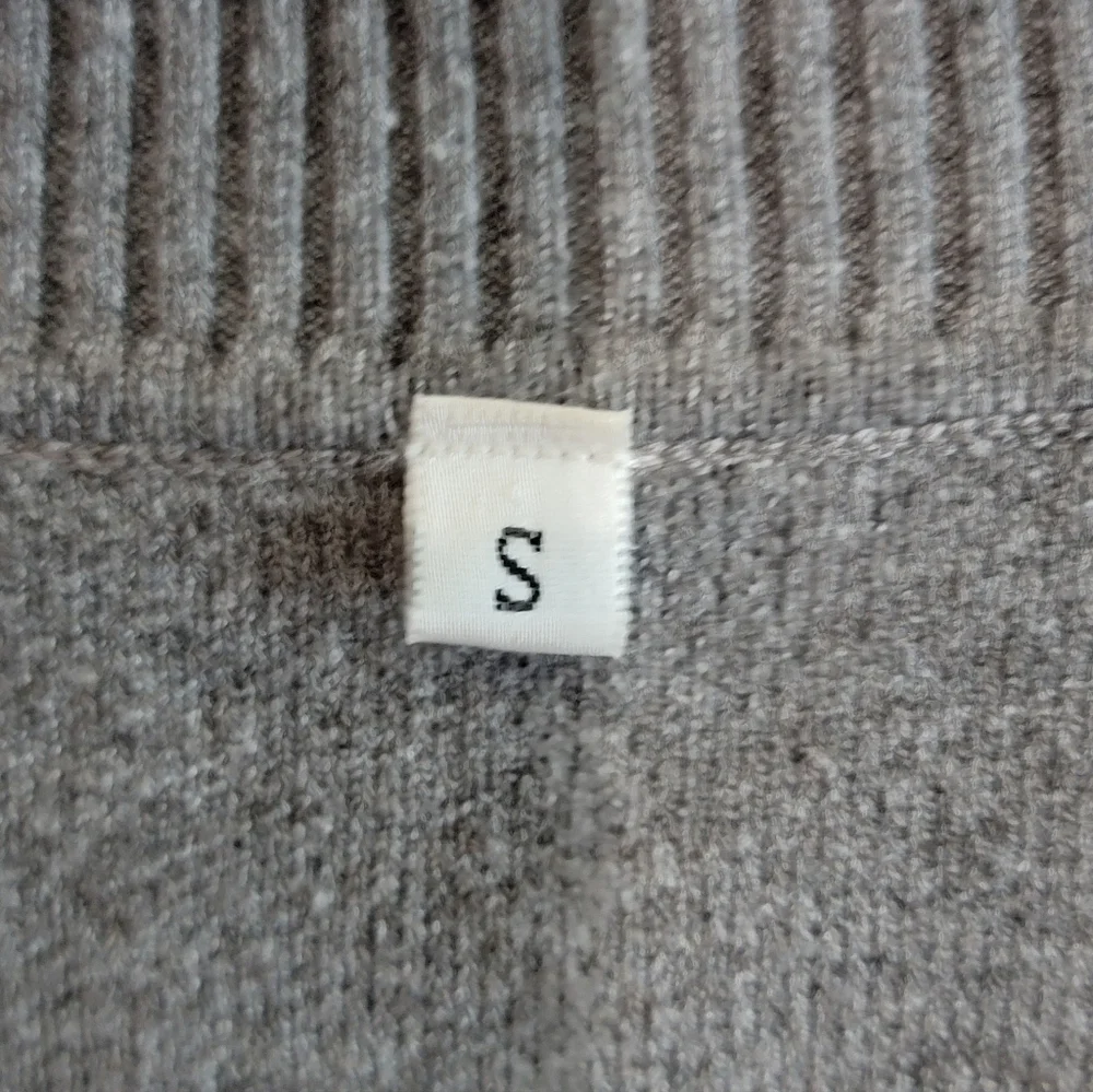 Gray and White Leopard Sweater Size Small - Picture 3 of 7